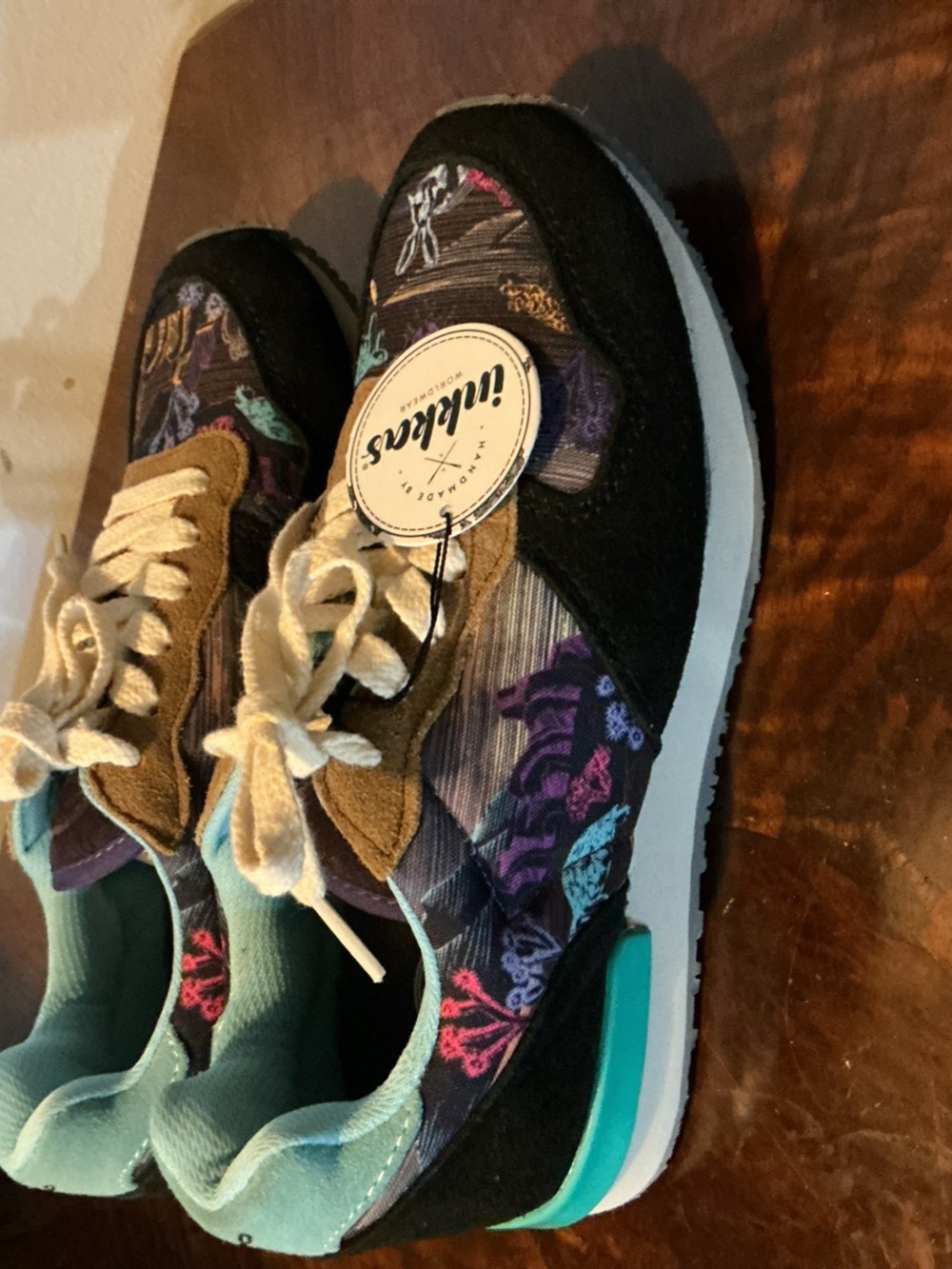 NEW INKKAS TENNIS SHOE